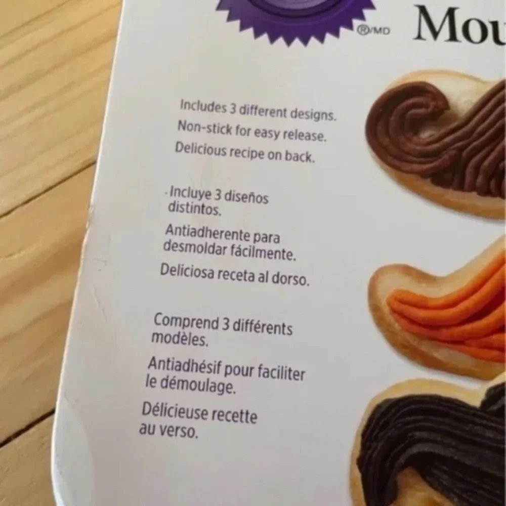 NWT Wilton Mustache Cookie Pan 6 Cookies